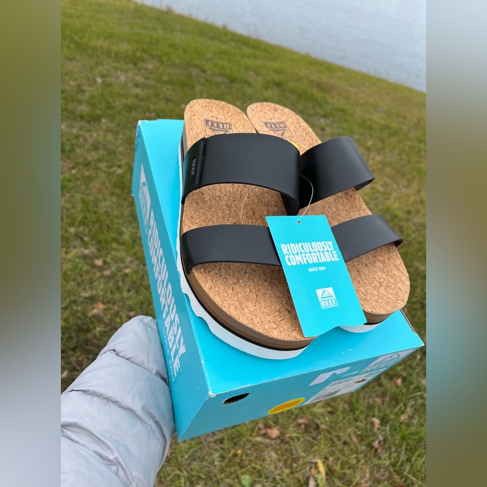 NWT Reef Cushion Vista Hi Sandals Size 9 in Black and White - Picture 2 of 11